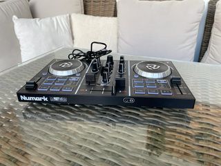 Mesa DJ Numark Party Mix