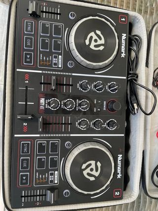 Mesa DJ Numark Party Mix