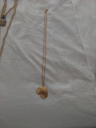 collar dorado
