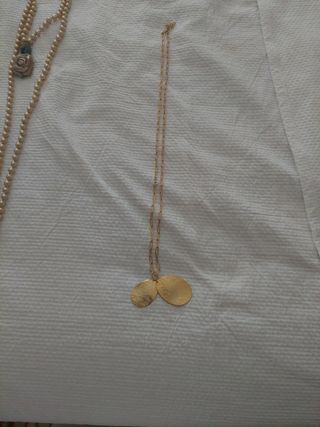 collar dorado