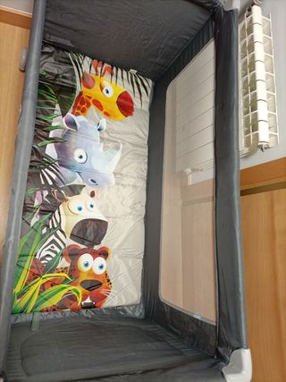 Cuna de viaje nueva, también la trona(aparte)