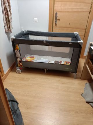 Cuna de viaje nueva, también la trona(aparte)