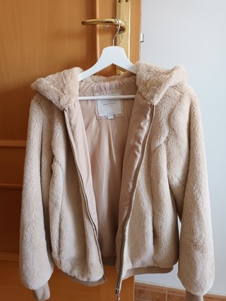chaqueta pelo con capucha