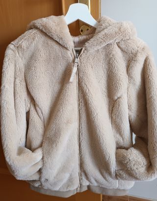 chaqueta pelo con capucha
