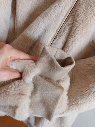 chaqueta pelo con capucha