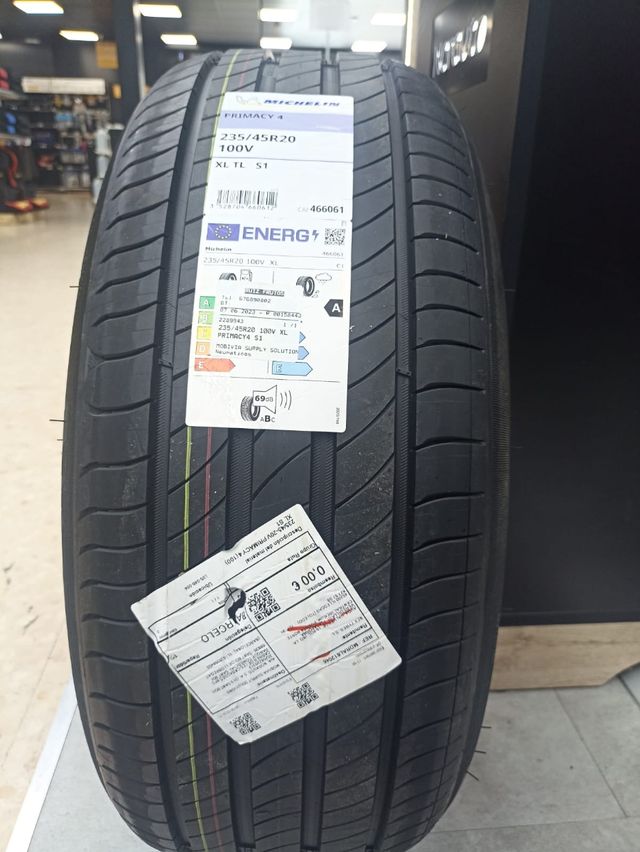 4 Neumáticos Michelin 235 45 20 