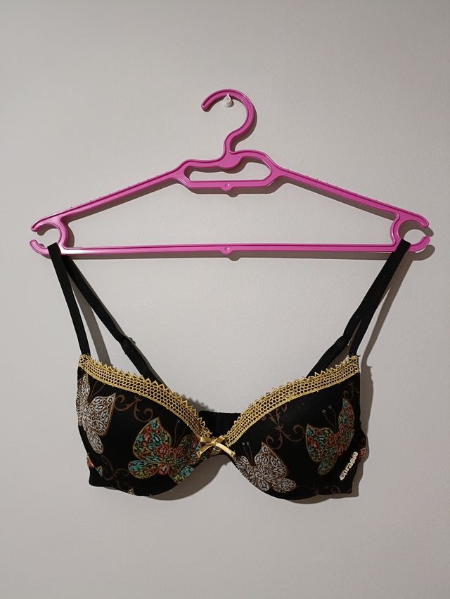 Sujetador con push up.