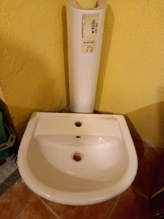 Lavabo fregadero con pedestal.