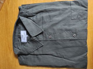 N. 2 camicie nere XL. 
