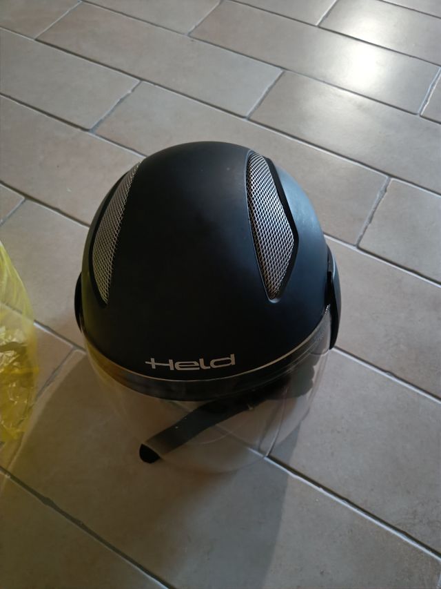 casco held