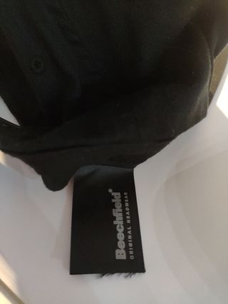 Gorra YM plana Negra con letras amarillas