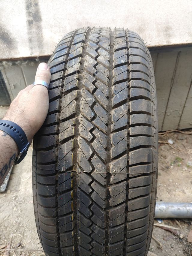 neumatico 215/65R15 96t