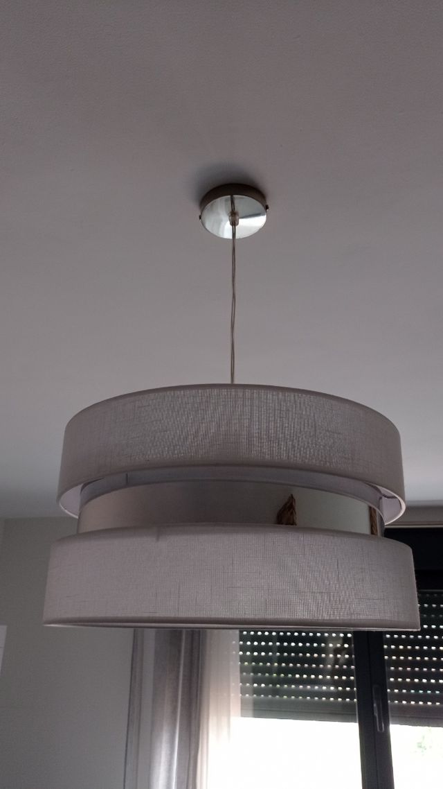 lampara de techo blanca