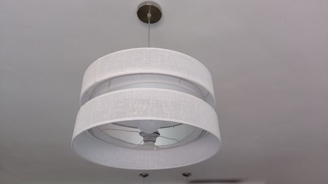 lampara de techo blanca