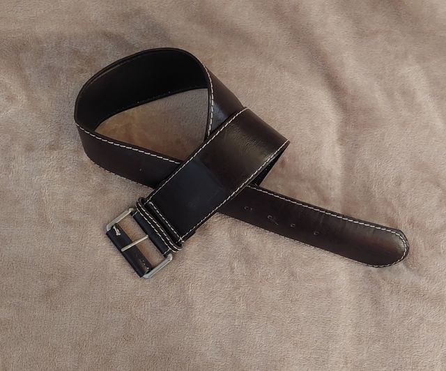 Cinturón marrón ancho