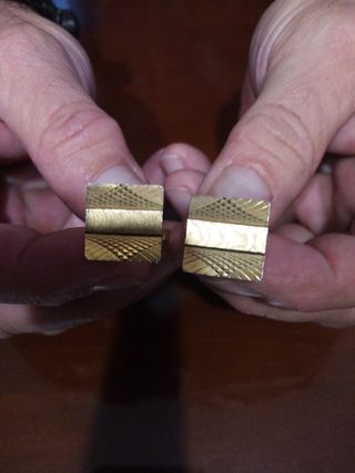 Gemelos y pilla corbatas bañados