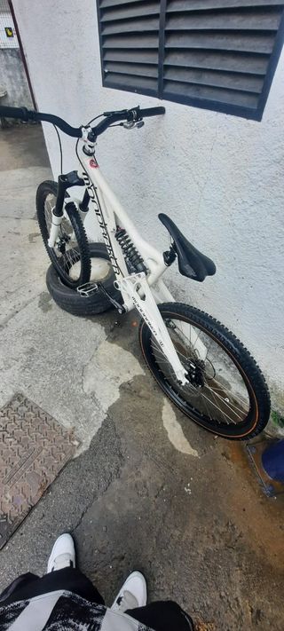 Bicicleta DH
Talla M (negociable.)