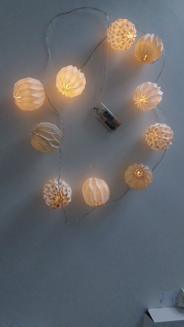 Catena luminosa di carta