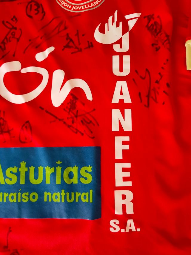 Camiseta  Juanfersa Gijón Jovellanos firmada.