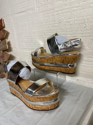 SANDALIAS PLATAFORMA SCHUTZ T.38 plata