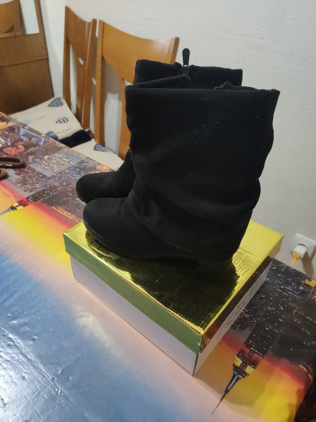 Botines de ante negro