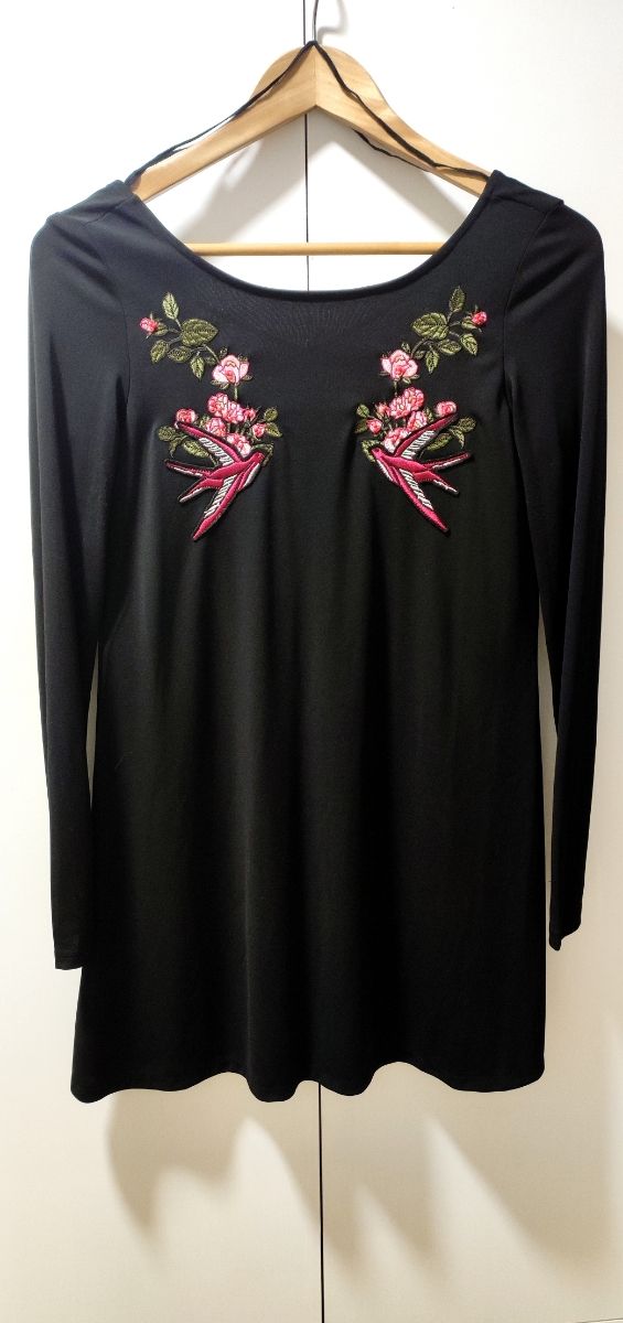 Vestido bordado de Stradivarius