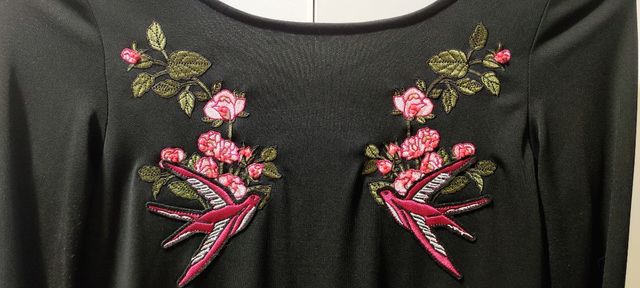 Vestido bordado de Stradivarius