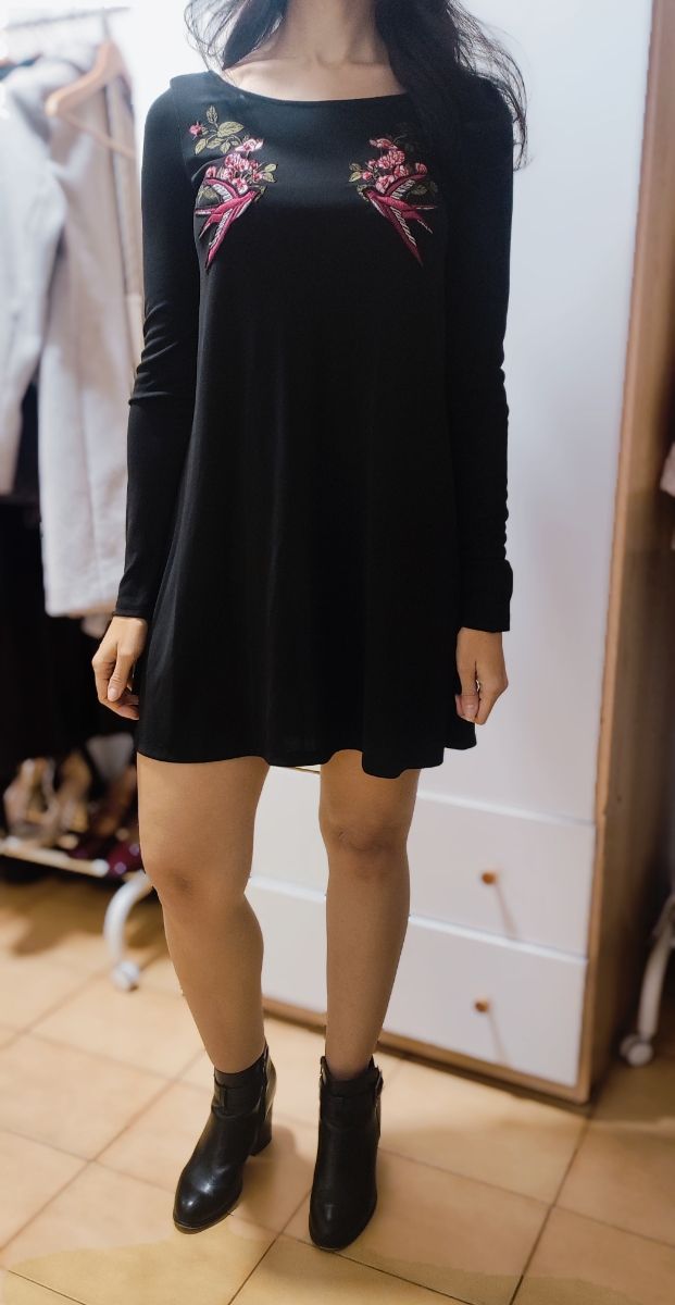 Vestido bordado de Stradivarius