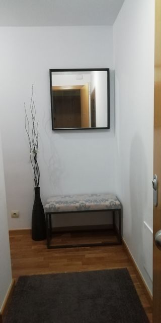 Banco recibidor en metal lacado