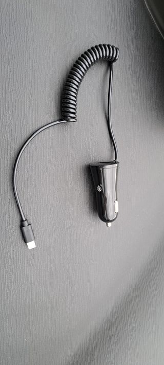 Cargador de móvil para el coche