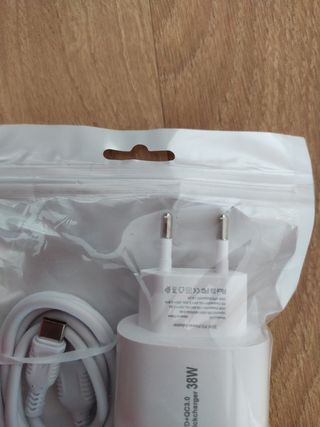 cargador y cable tipo C sin estrenar