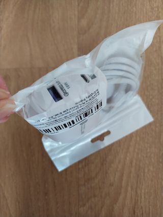 cargador y cable tipo C sin estrenar