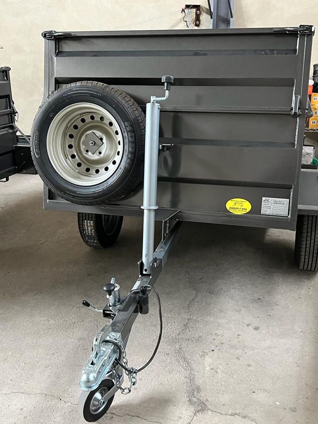 Remolque basculante por usillo