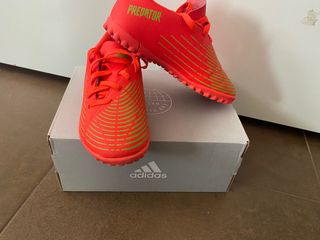 Bota de fútbol Predator niño, Adidas.