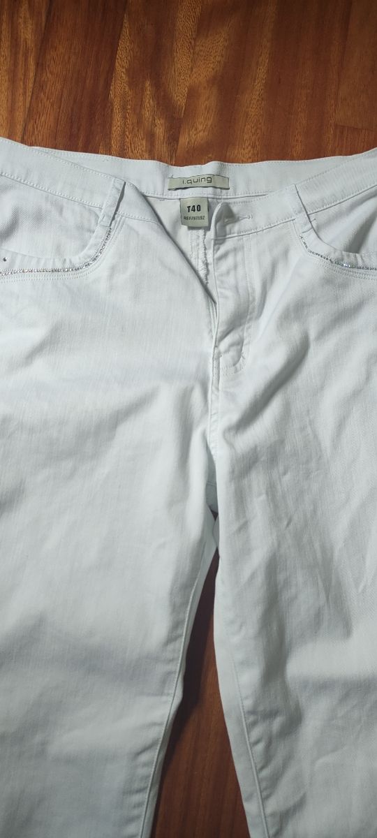 pantalón vaquero blanco