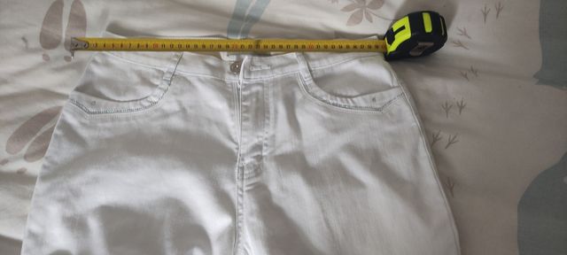 pantalón vaquero blanco