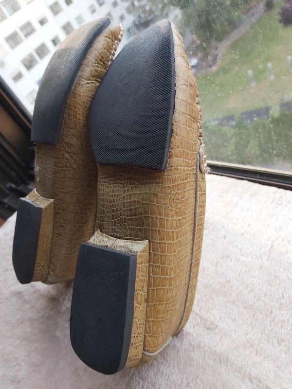 Mocassins caqui, em pele tamanho 38