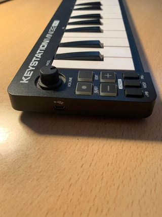 Teclado electrónico portátil 