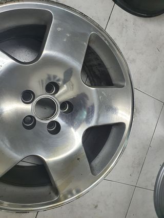 UNA SÓLA LLANTA AUDI TT MK1 17" ORIGINAL