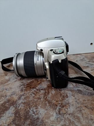 Cámara réflex analógica Nikon F60