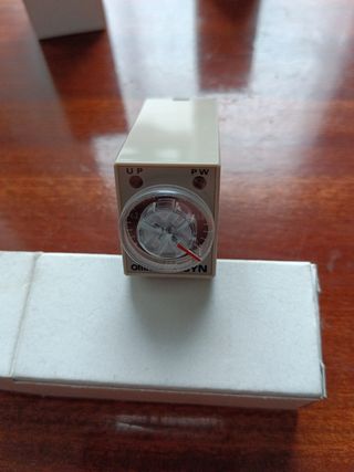 2 x Temporizador OMRON H3YN-2