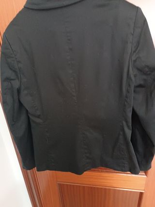 blazer negra de mujer.