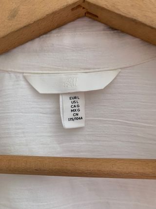 Camisa plisada color blanco