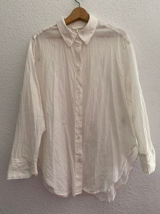 Camisa plisada color blanco