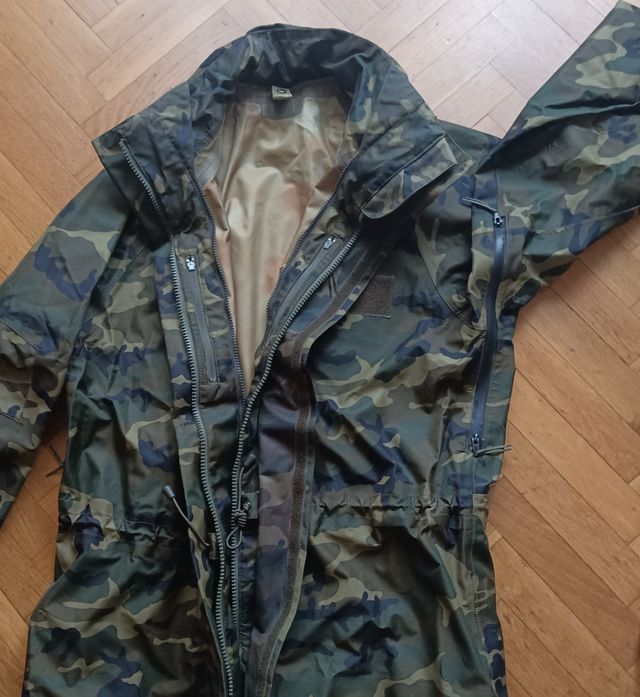 Traje de intemperie boscoso