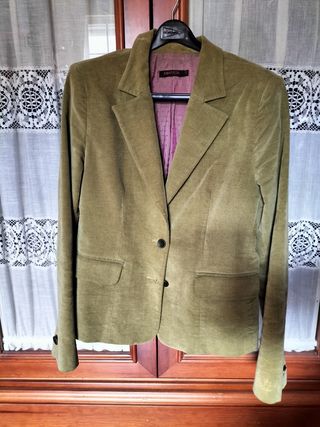 Chaqueta marca Amatista Talla 42