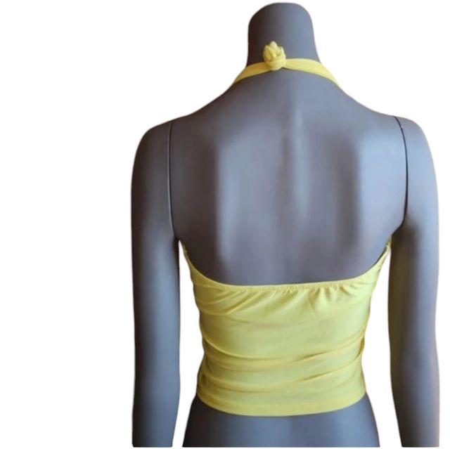 Top corto elastico amarillo. Talla unica.