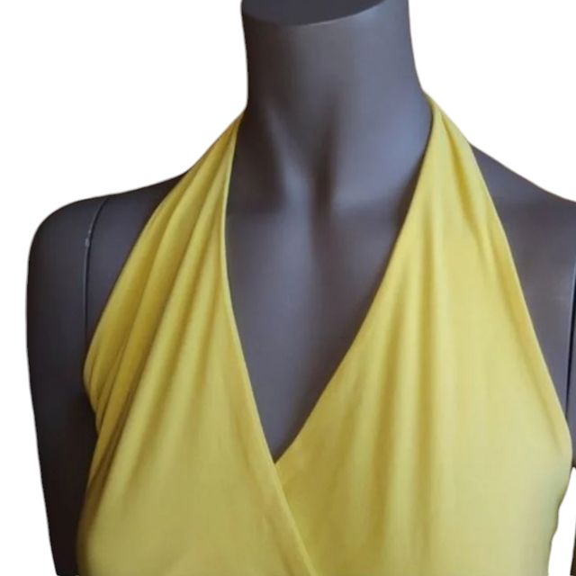 Top corto elastico amarillo. Talla unica.