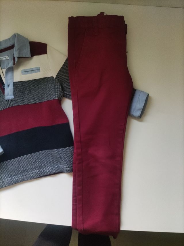 Conjunto pantalón y polo de Mayoral