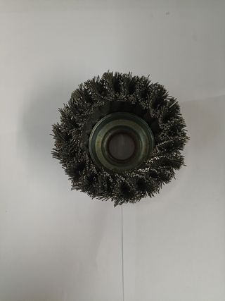 Cepillo taza com alambre trenzado